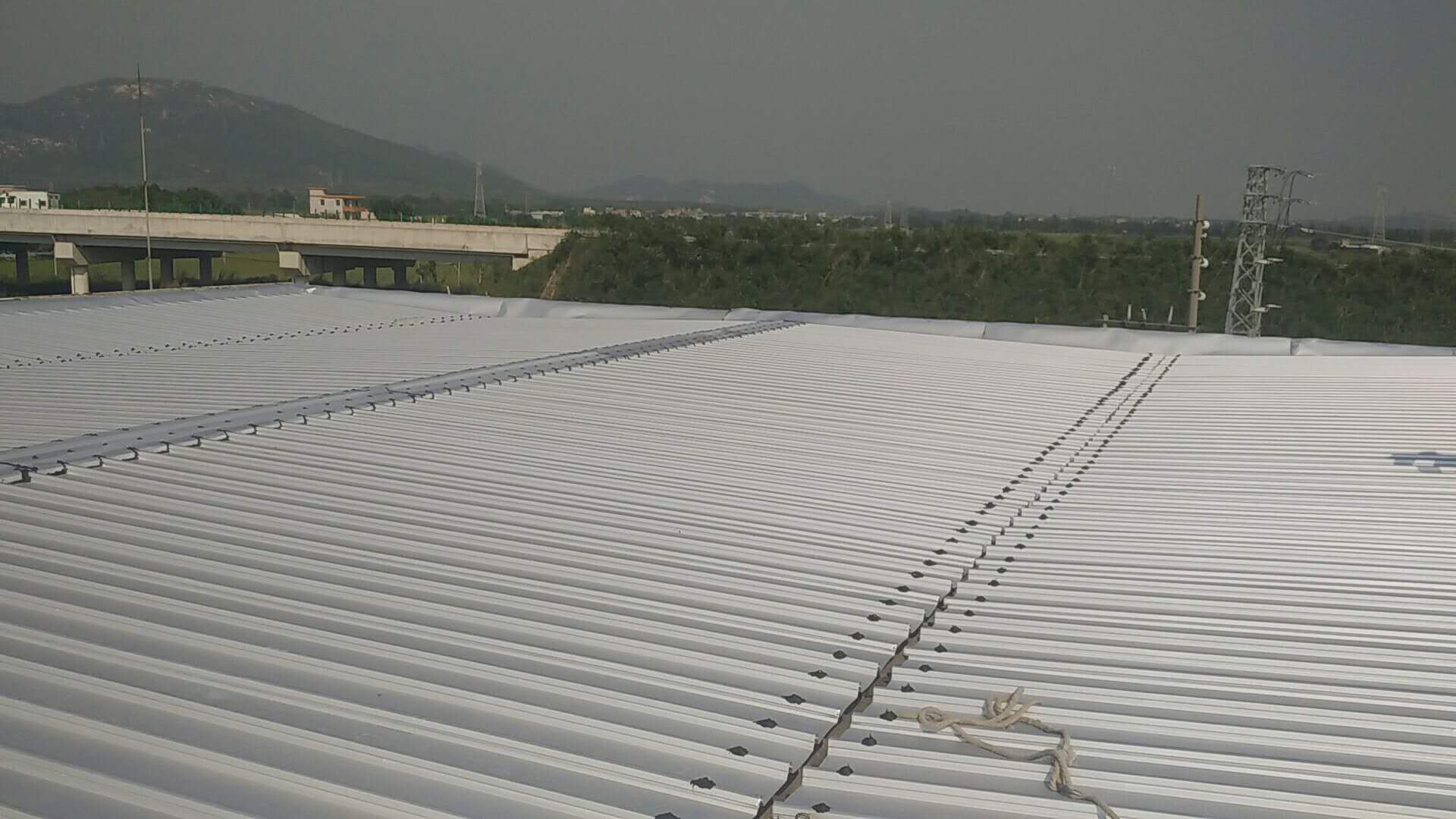 中油BP斗山二號(hào)油站更換油棚屋面瓦工程